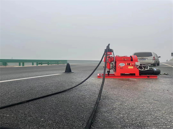 田东马路路基路面开裂下沉注浆加固灌浆